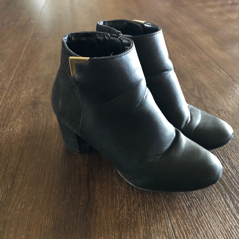 Karen Scott Gahriet Black Ankle Boot with Gold Detail | Size 5.5